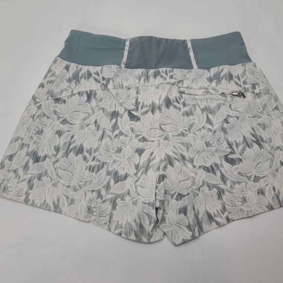 Athleta Trekkie North Short Ethereal Bloom Magnolia White Size 4 Womens - Picture 2 of 6